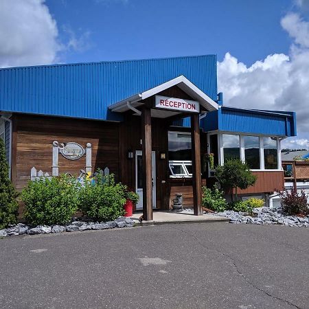 Motel Claude Degelis Buitenkant foto