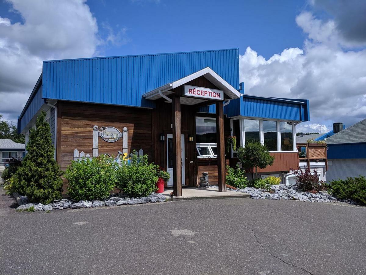Motel Claude Degelis Buitenkant foto